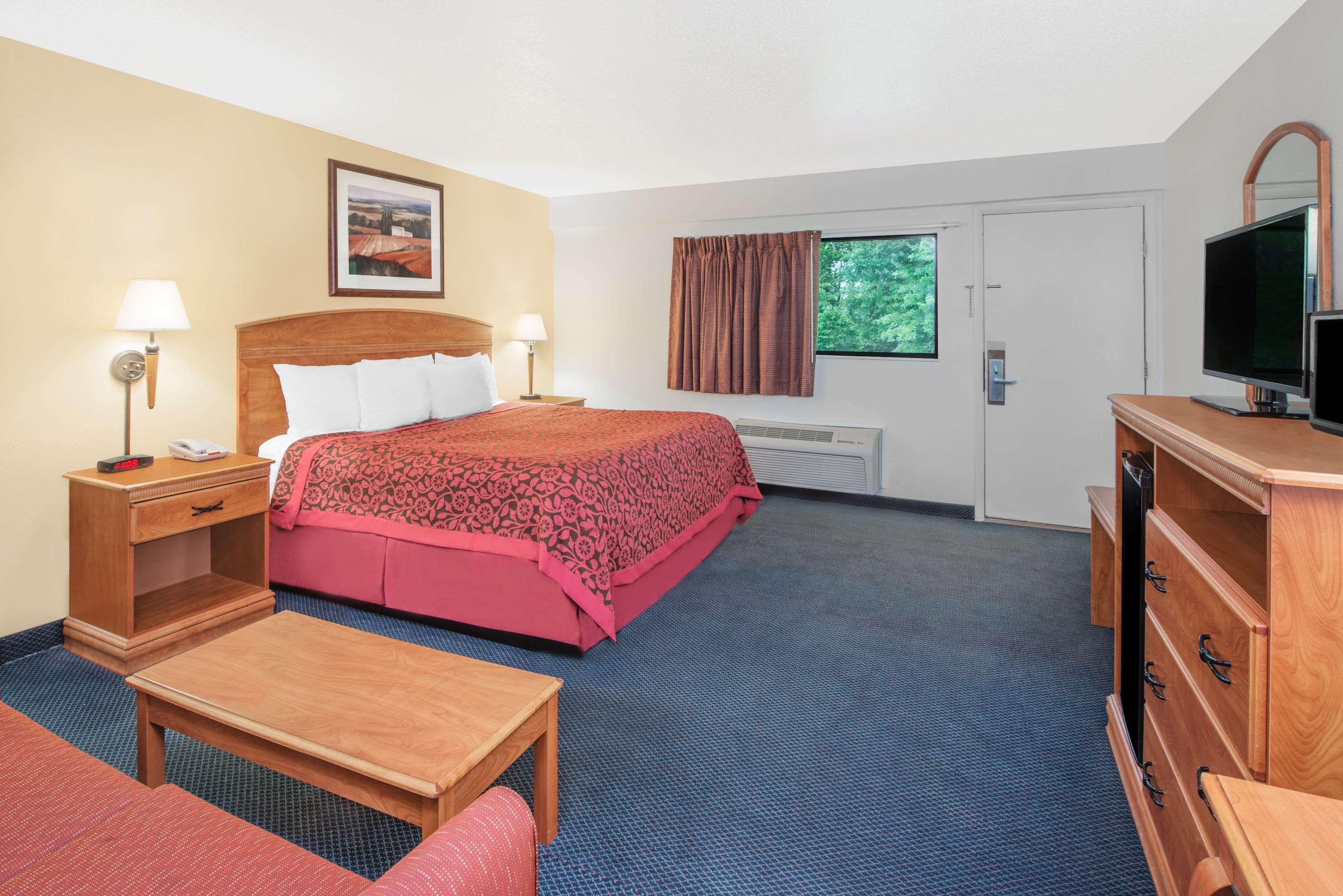 Days Inn By Wyndham Kingdom City Extérieur photo
