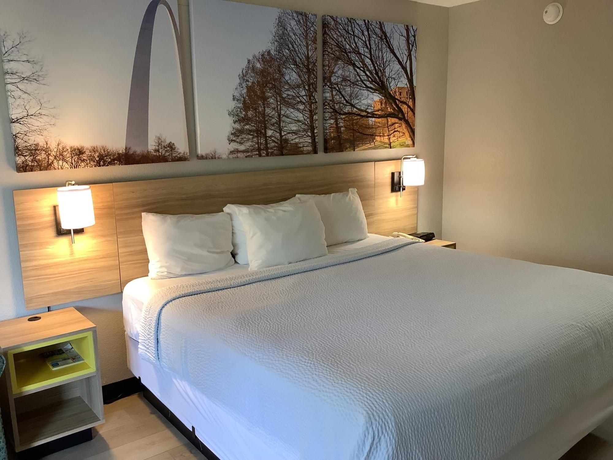 Days Inn By Wyndham Kingdom City Extérieur photo
