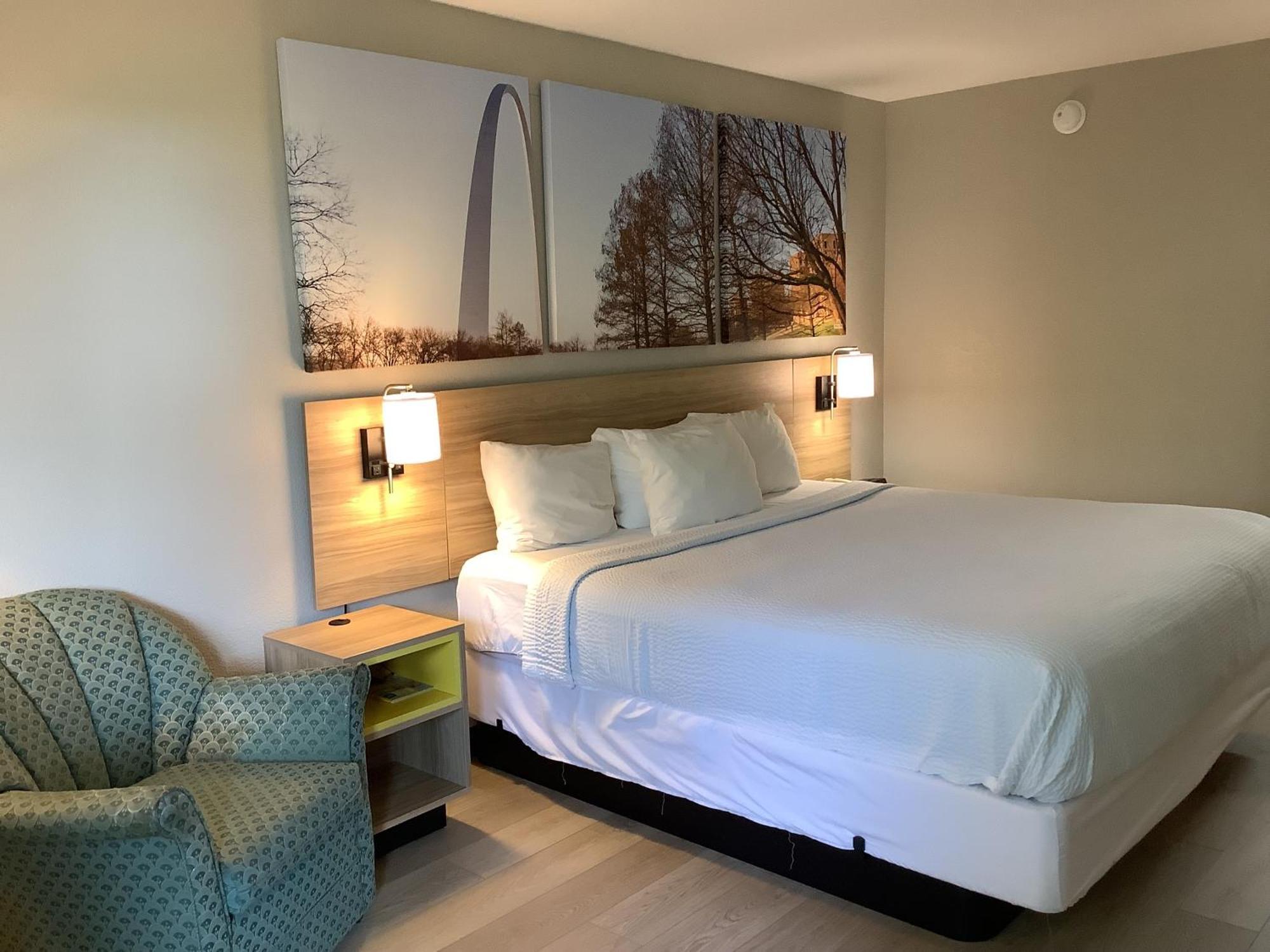 Days Inn By Wyndham Kingdom City Extérieur photo
