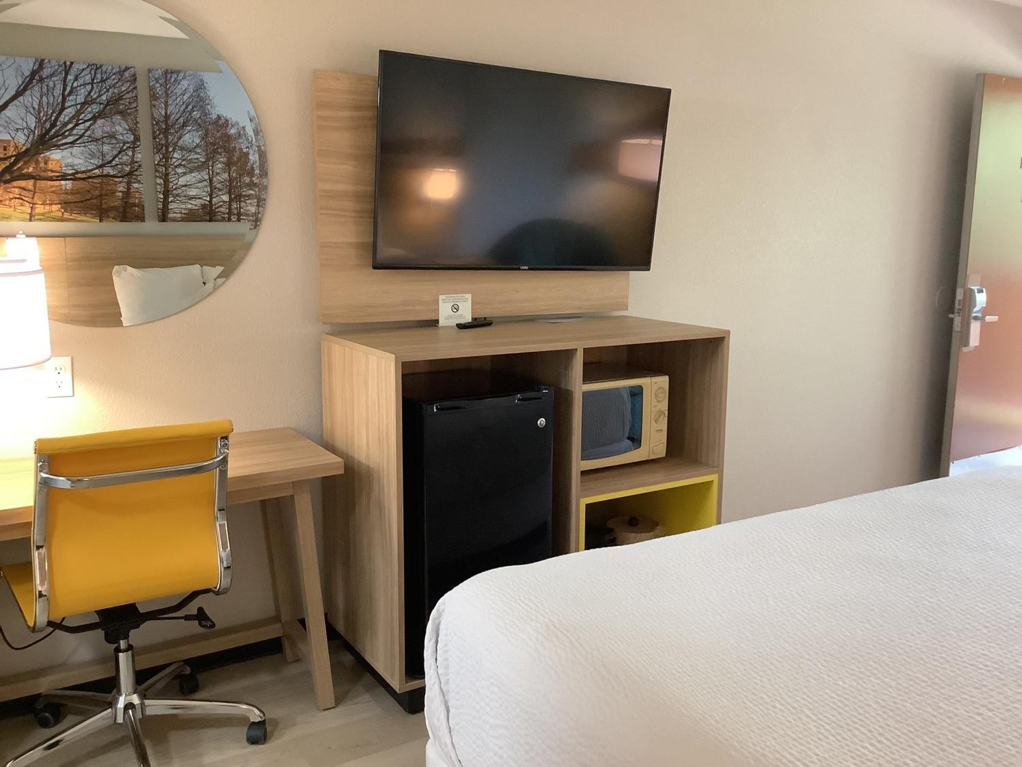 Days Inn By Wyndham Kingdom City Extérieur photo