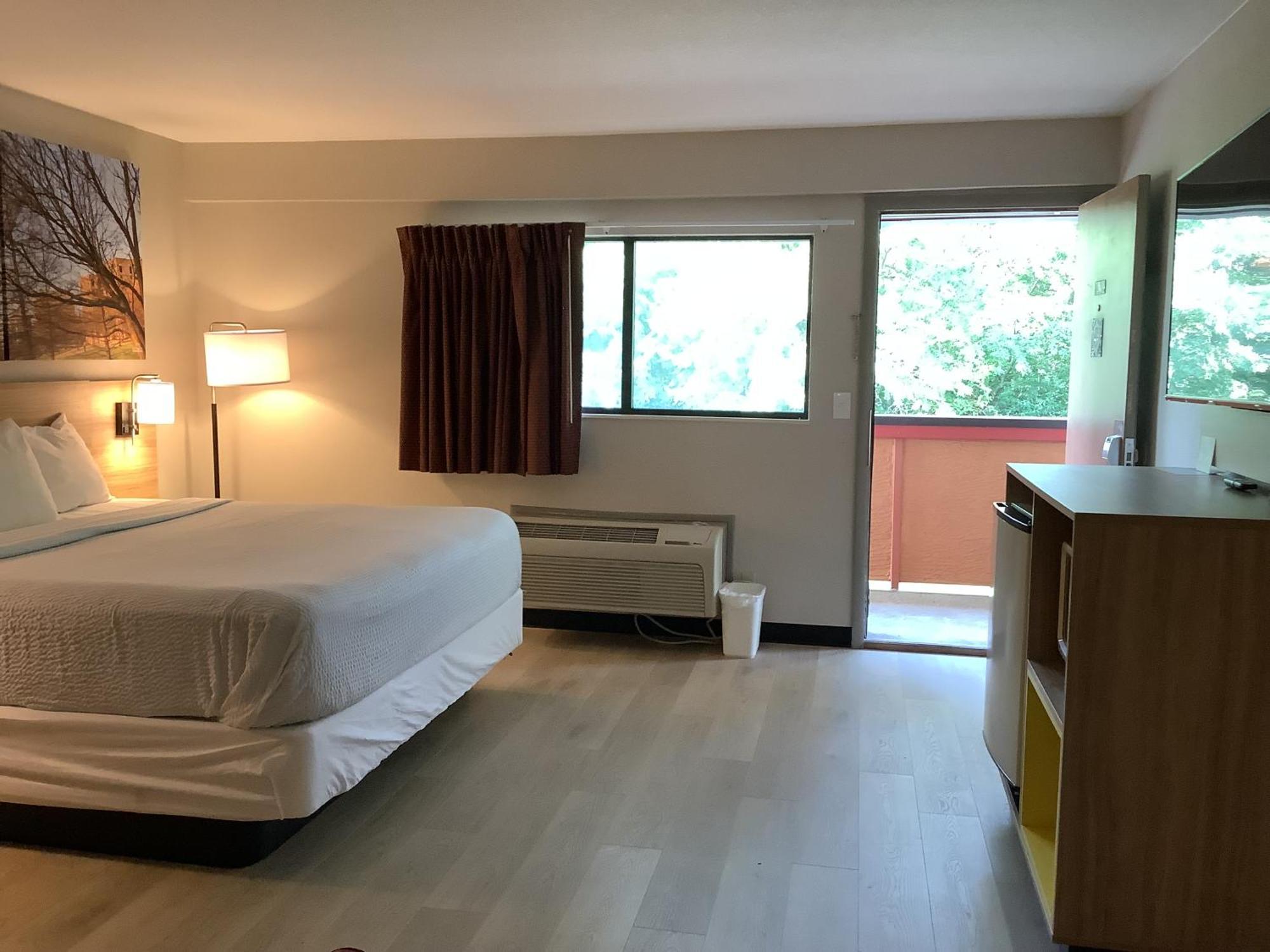 Days Inn By Wyndham Kingdom City Extérieur photo