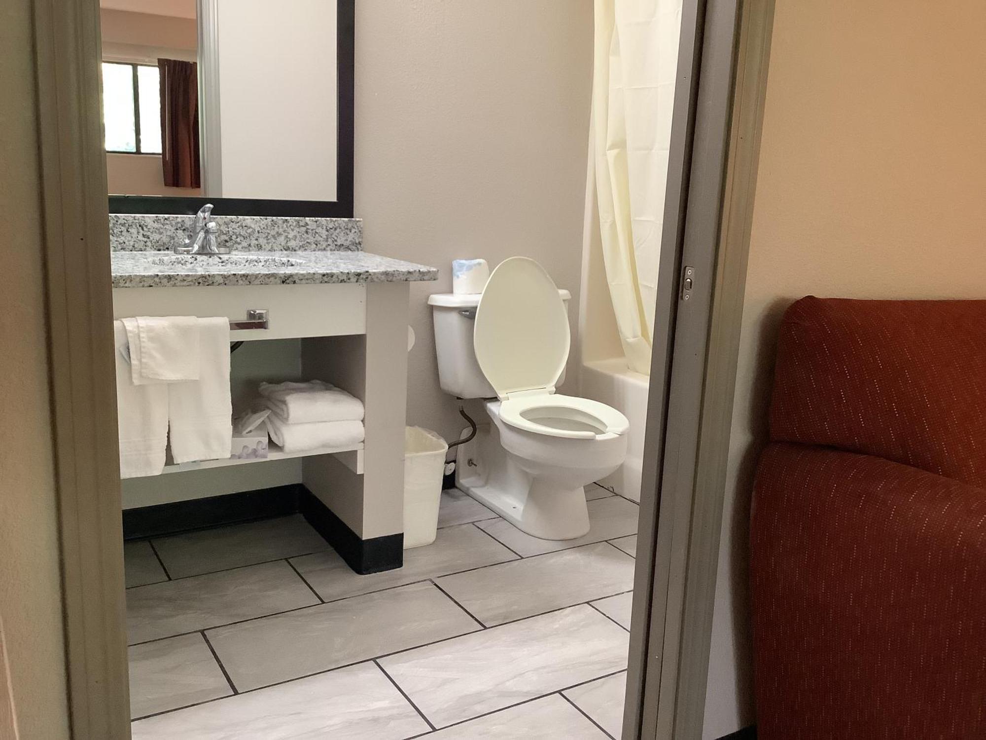 Days Inn By Wyndham Kingdom City Extérieur photo