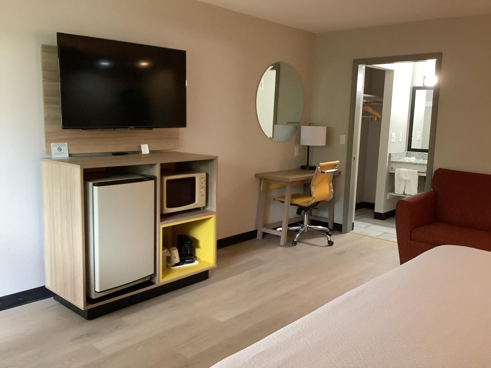 Days Inn By Wyndham Kingdom City Extérieur photo