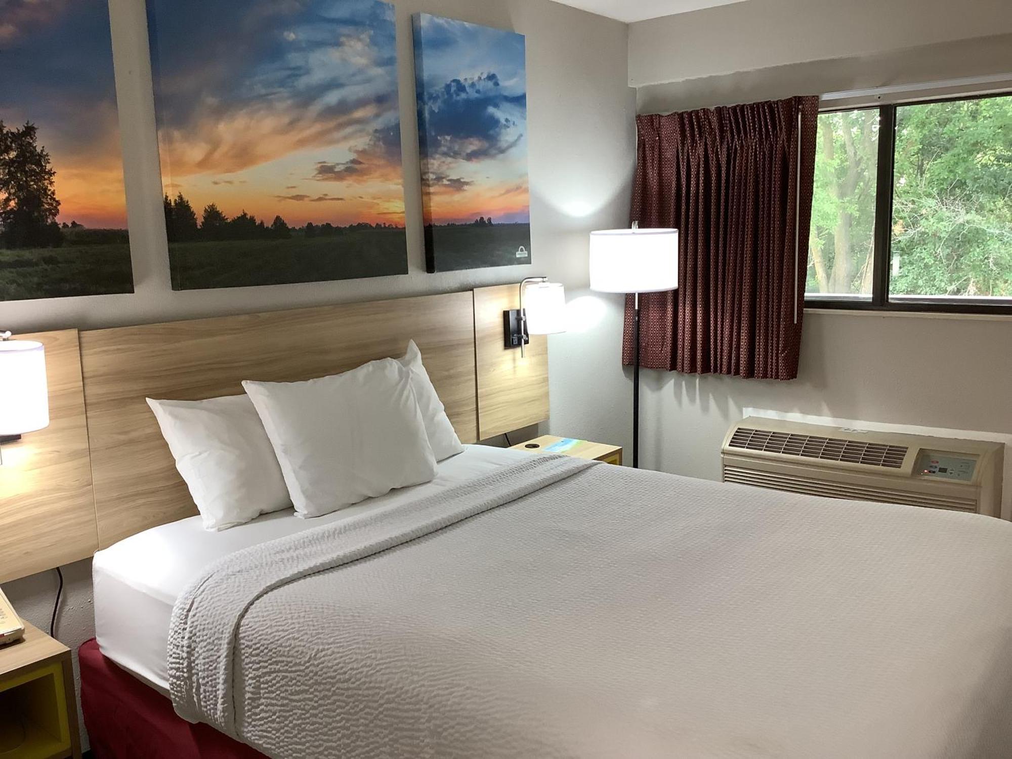 Days Inn By Wyndham Kingdom City Extérieur photo