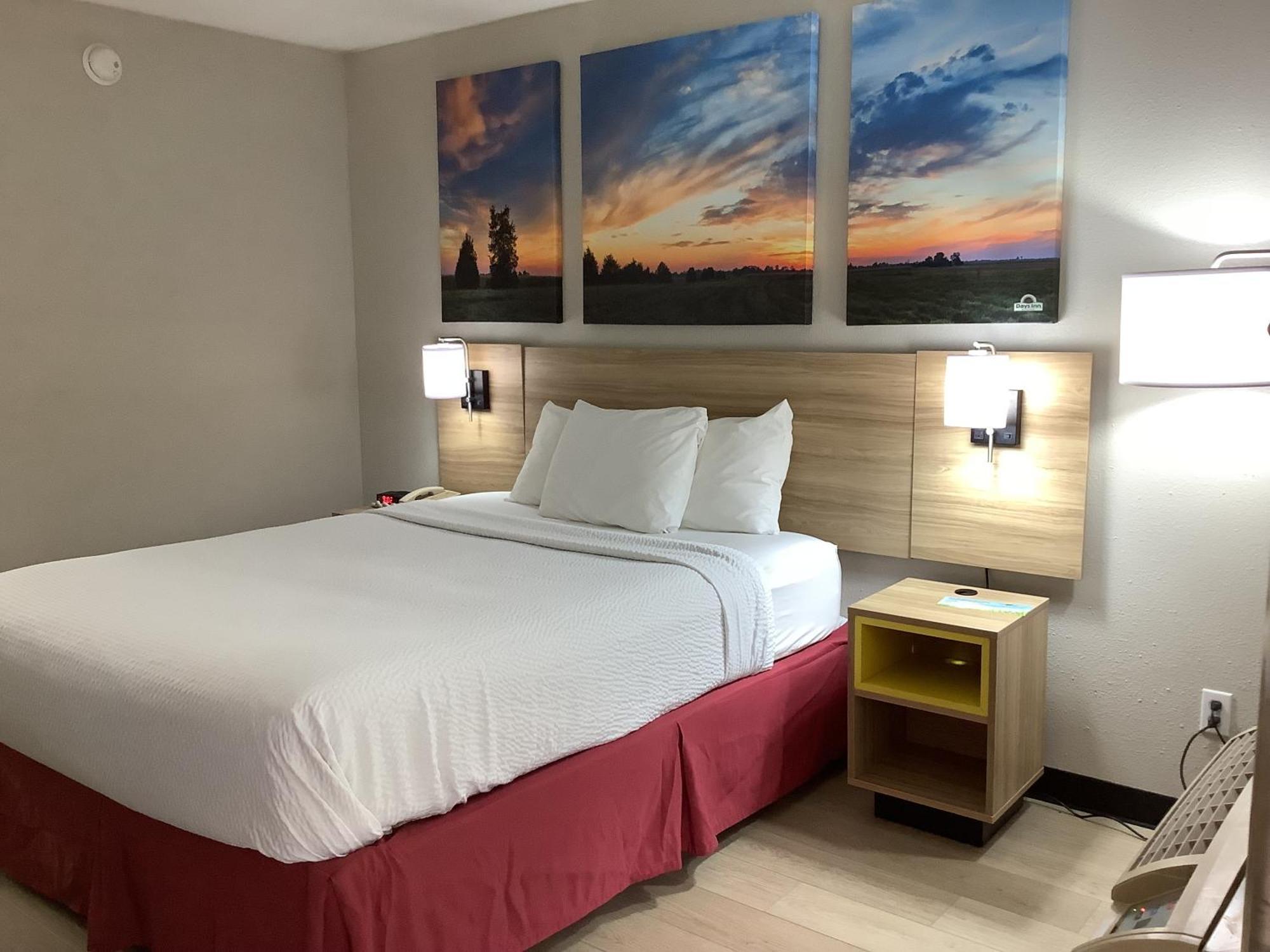 Days Inn By Wyndham Kingdom City Extérieur photo