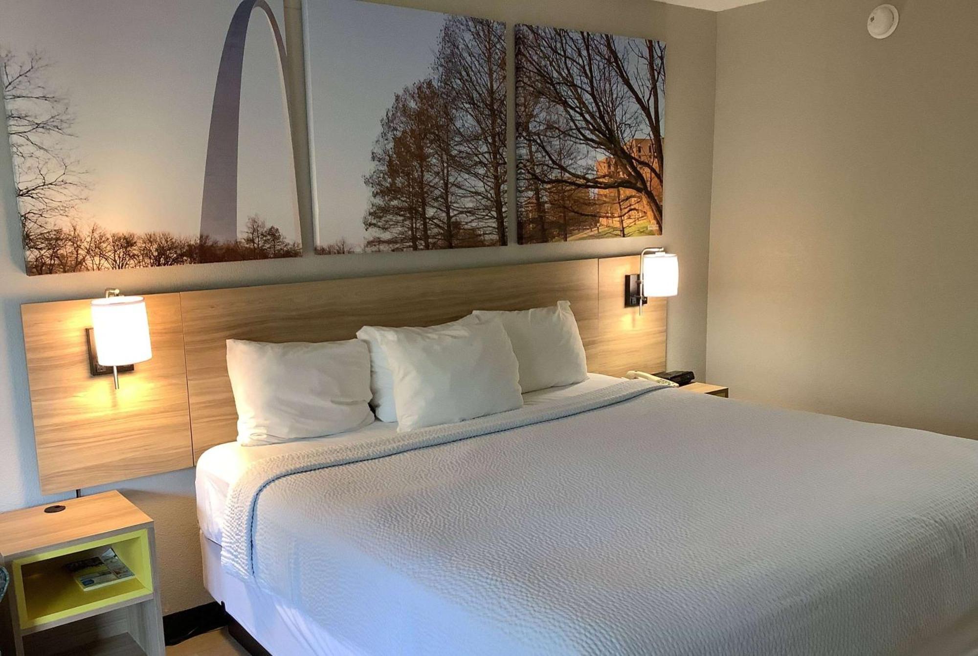Days Inn By Wyndham Kingdom City Extérieur photo