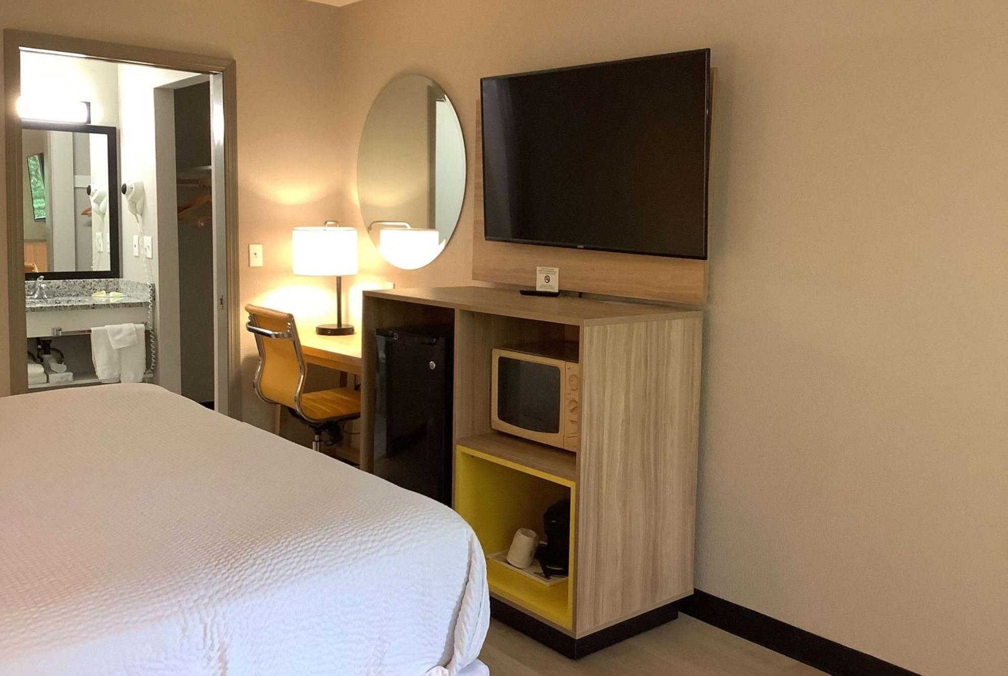 Days Inn By Wyndham Kingdom City Extérieur photo