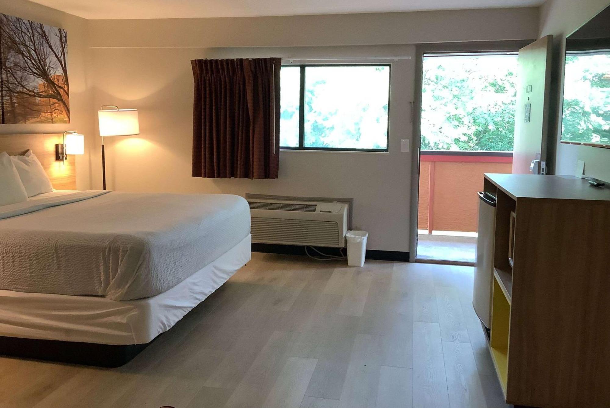 Days Inn By Wyndham Kingdom City Extérieur photo