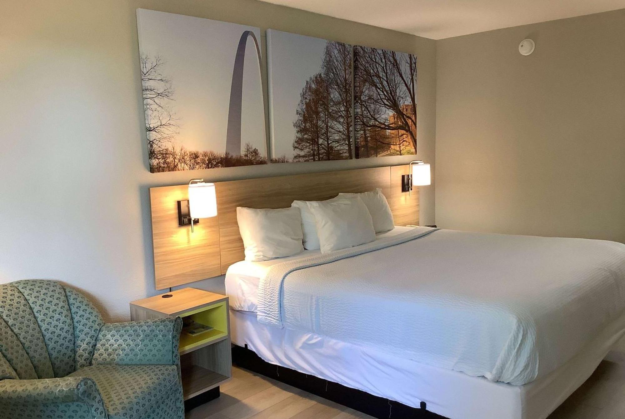 Days Inn By Wyndham Kingdom City Extérieur photo