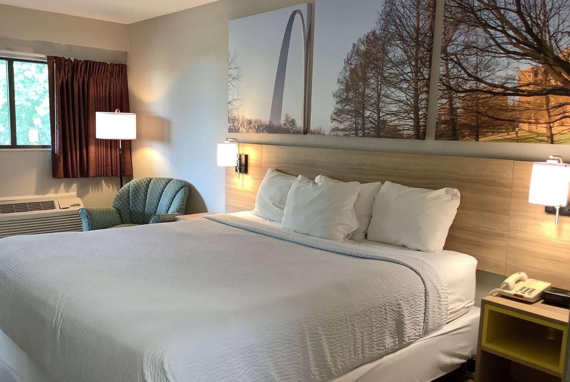Days Inn By Wyndham Kingdom City Extérieur photo