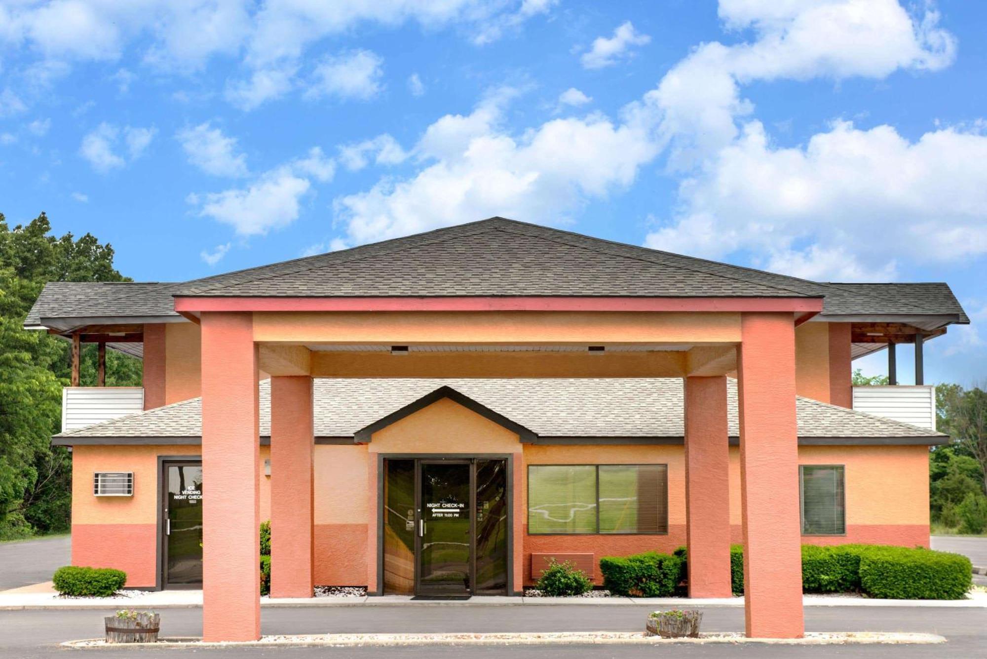 Days Inn By Wyndham Kingdom City Extérieur photo